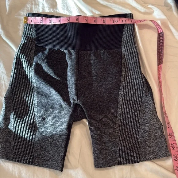 Ombre Seamless Ultra High-Waisted 6" Short - Picture 5 of 5